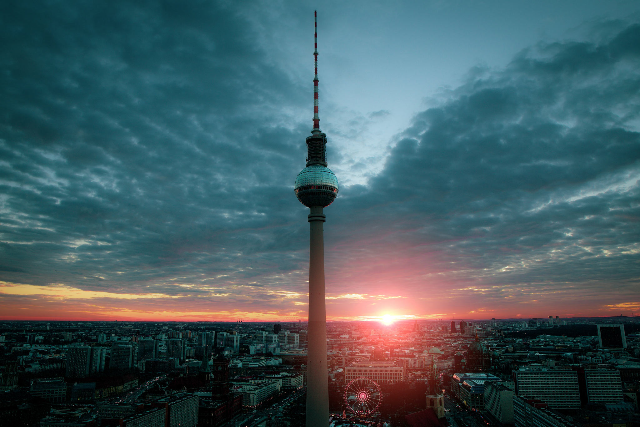 Berlin, Germany, TV Tower During Sunset. Photo: Christian Lue/Unsplash